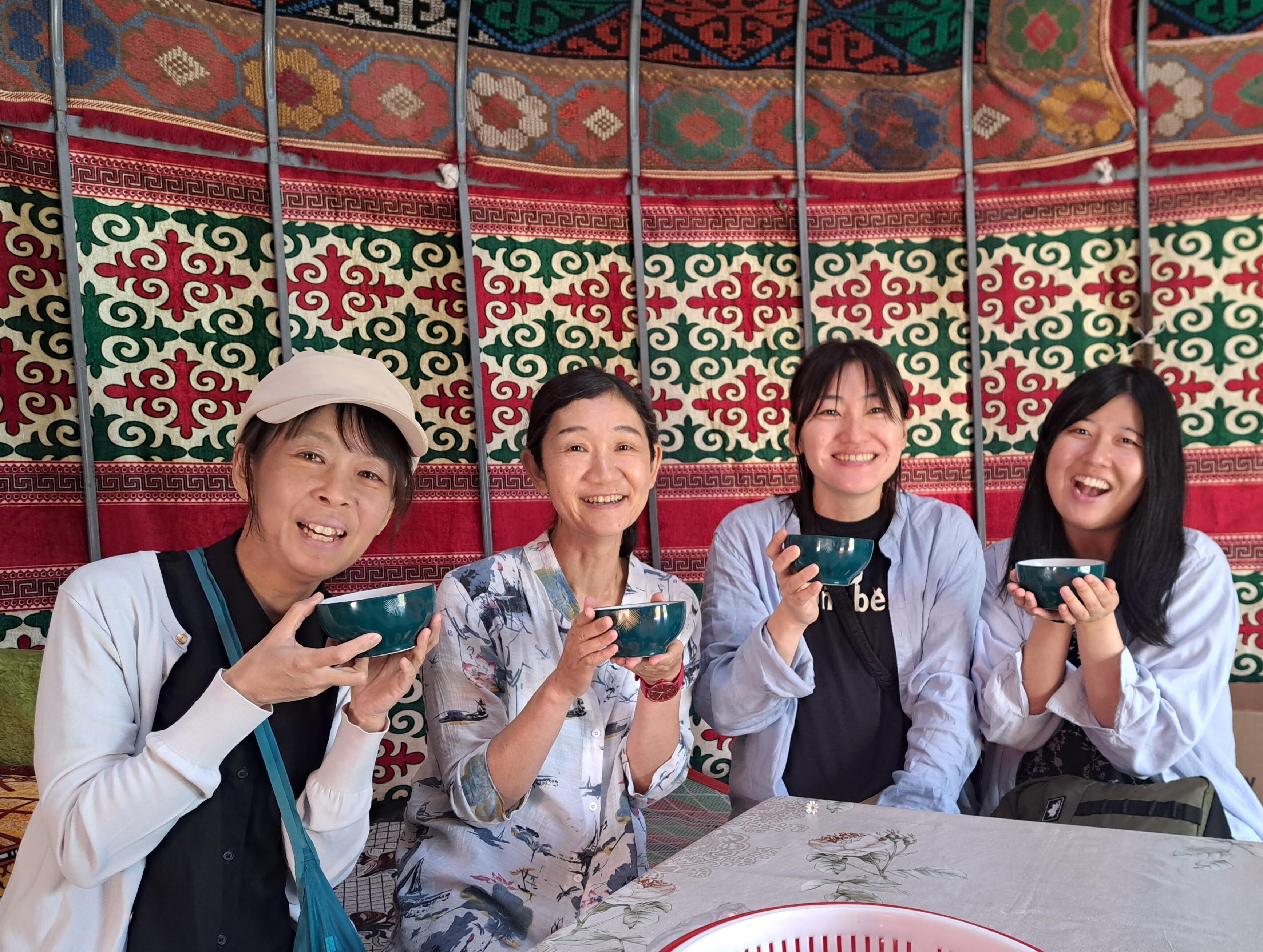 オシュ旅行４クムズ飲み.jpg