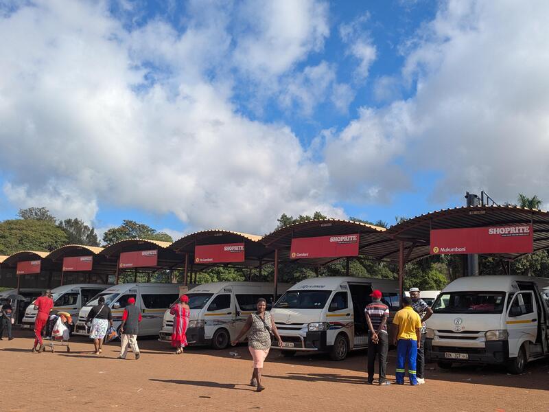 タクシーランク（トホイヤンドー）