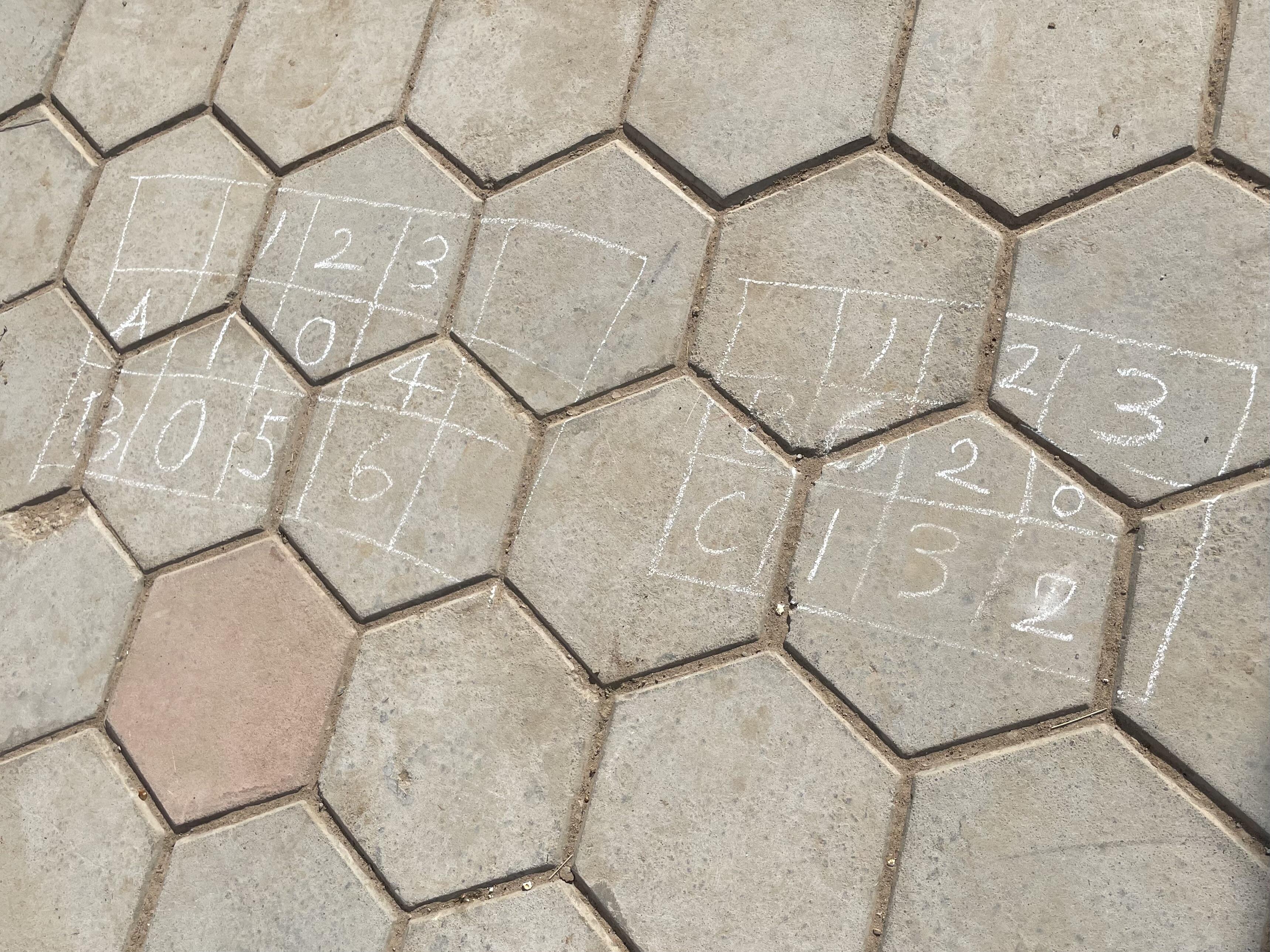 写真5（地面にかかれた得点表）.jpeg
