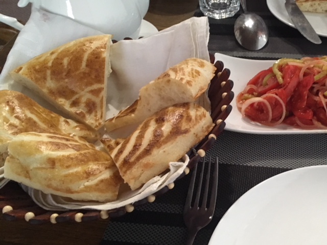 ナンの食べくらべ ウズベキスタンのこと タシケントのこと(高橋 佳子) JICA海外協力隊の世界日記